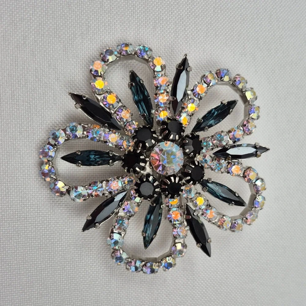 Vtg 60s Aurora‎ Borealis Rhinestone Brooch Pin 2.5